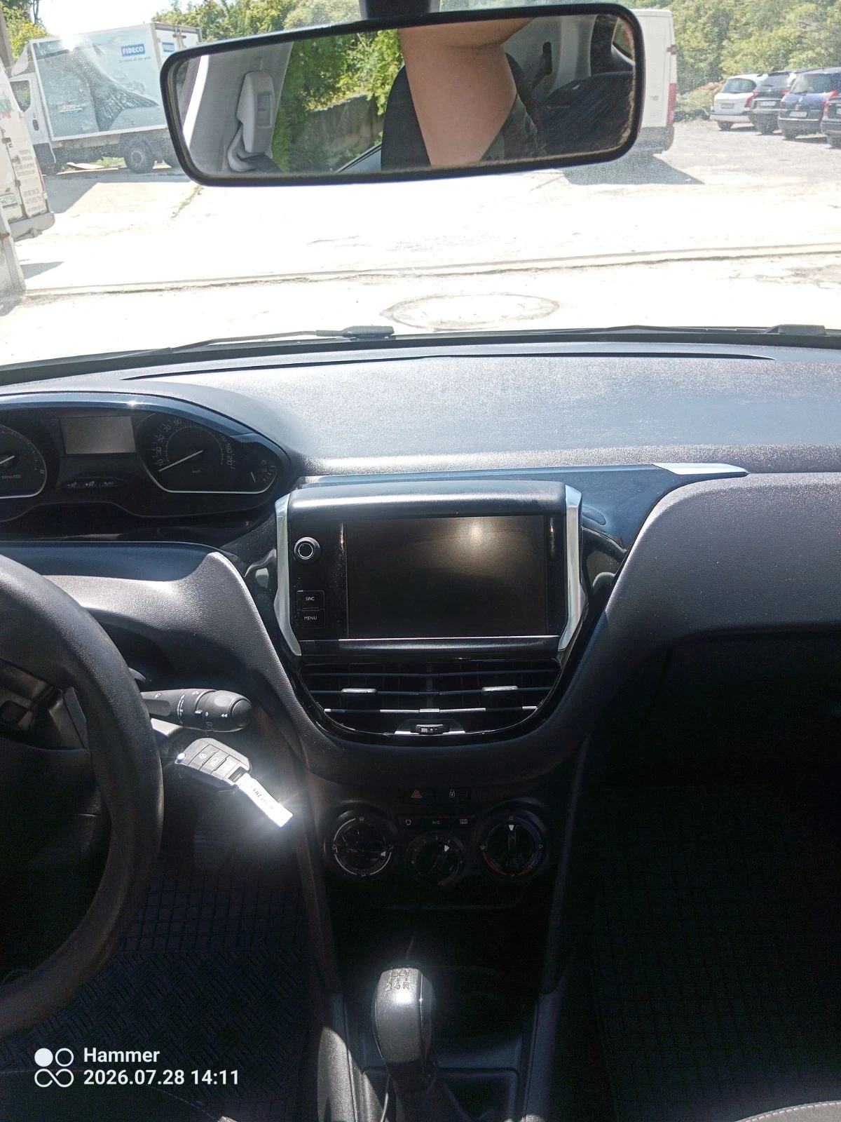 Peugeot 208 1.6HDI, снимка 13 - Автомобили и джипове - 55451567