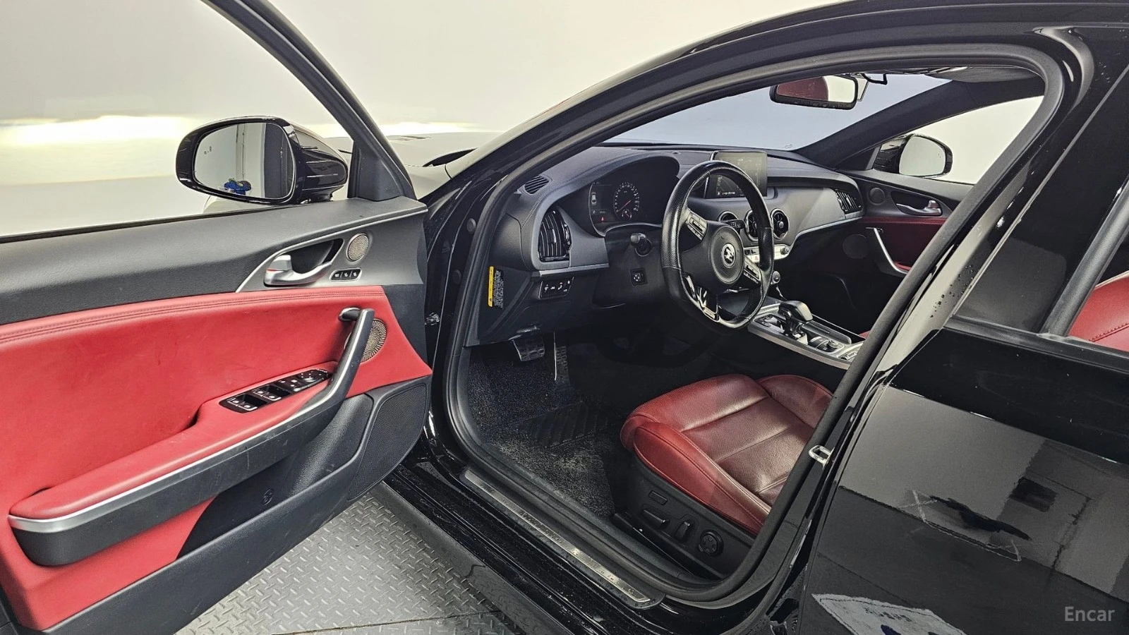 Kia Stinger 3.3 Turbo AWD GT* КОЖА* ОБДУХВ* НАВИ* ПАНО, снимка 9 - Автомобили и джипове - 55510120