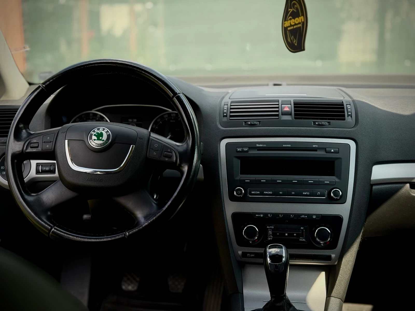Skoda Octavia 1.6 TDI 105 к.с., снимка 11 - Автомобили и джипове - 55797775