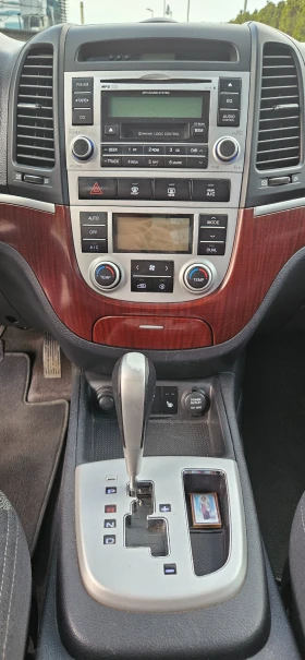 Обява за продажба на Hyundai Santa fe + 4 летни гуми  ~7 950 лв. - изображение 3