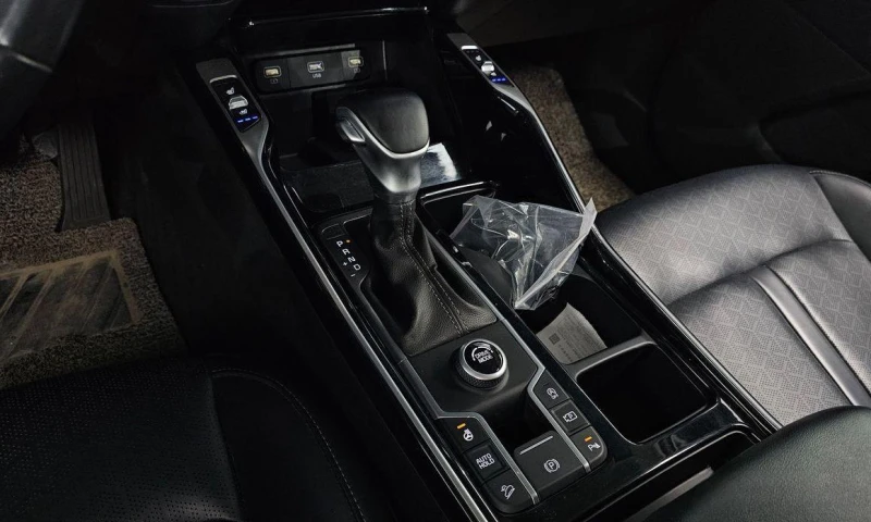 Kia Sorento Diesel 2.2 2WD * НАЙ-ДОБРА ЦЕНА В БЪЛГАРИЯ* , снимка 9 - Автомобили и джипове - 51966197