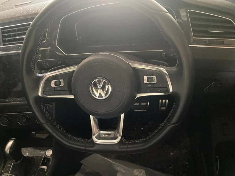 VW Tiguan 2.0TDI R-Line, снимка 6 - Автомобили и джипове - 36682402