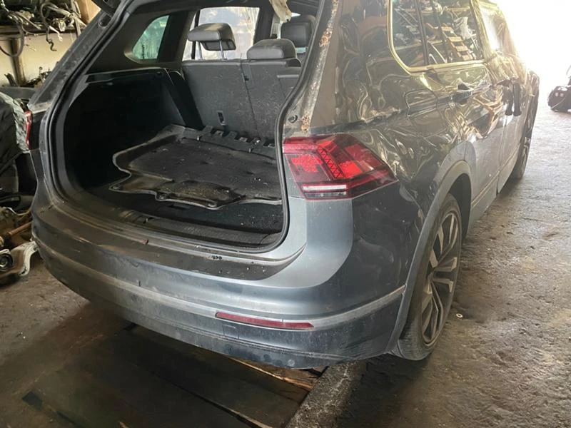 VW Tiguan 2.0TDI R-Line, снимка 5 - Автомобили и джипове - 36682402