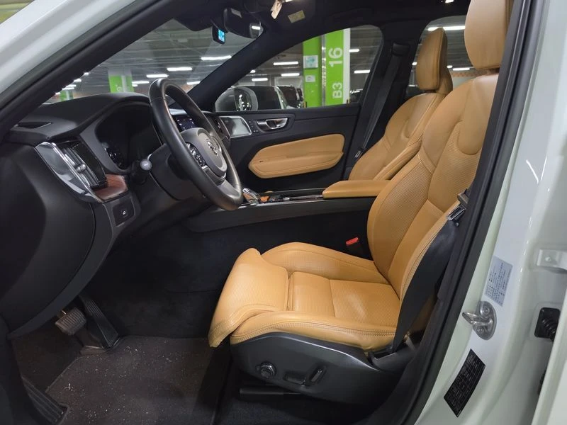 Volvo XC60 КРАЙНА ЦЕНА: 28072 EUR, снимка 14 - Автомобили и джипове - 55967152