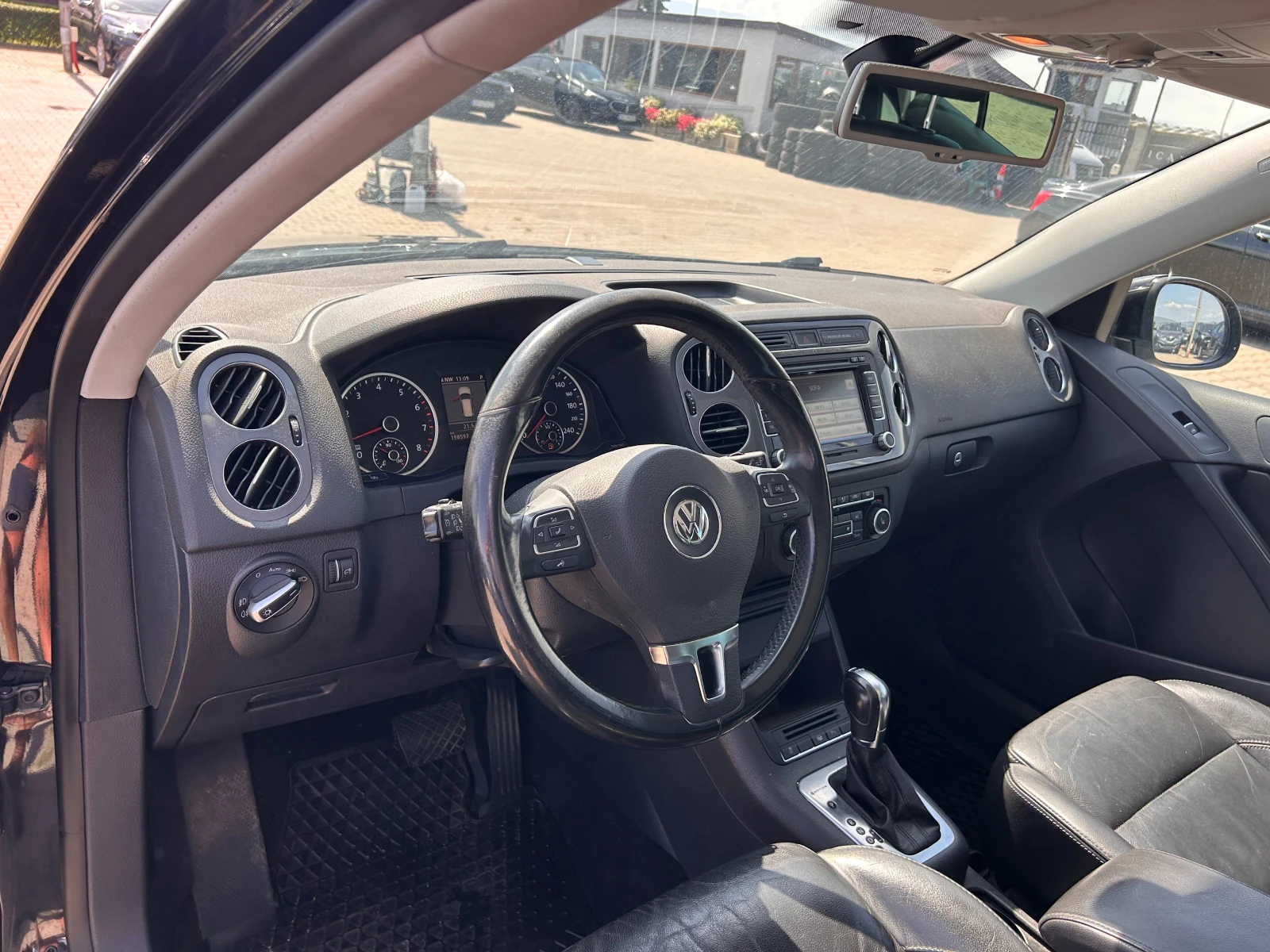 VW Tiguan 2.0TFSI 4MOTION AVTOMAT/NAVI/PANORAMA/KAMERA  | Mobile.bg   14