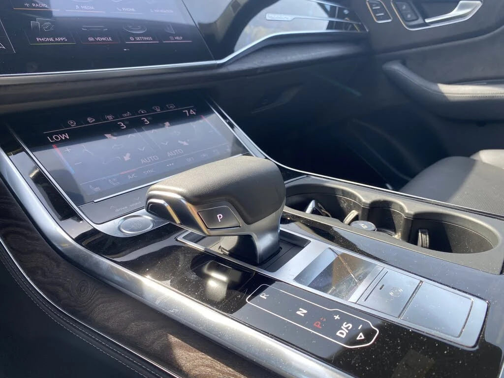 Audi Q8 TECHNIK* S LINE* HEAD-UP* DISTRONIC* 360* ОБДУХВАН, снимка 16 - Автомобили и джипове - 54970830