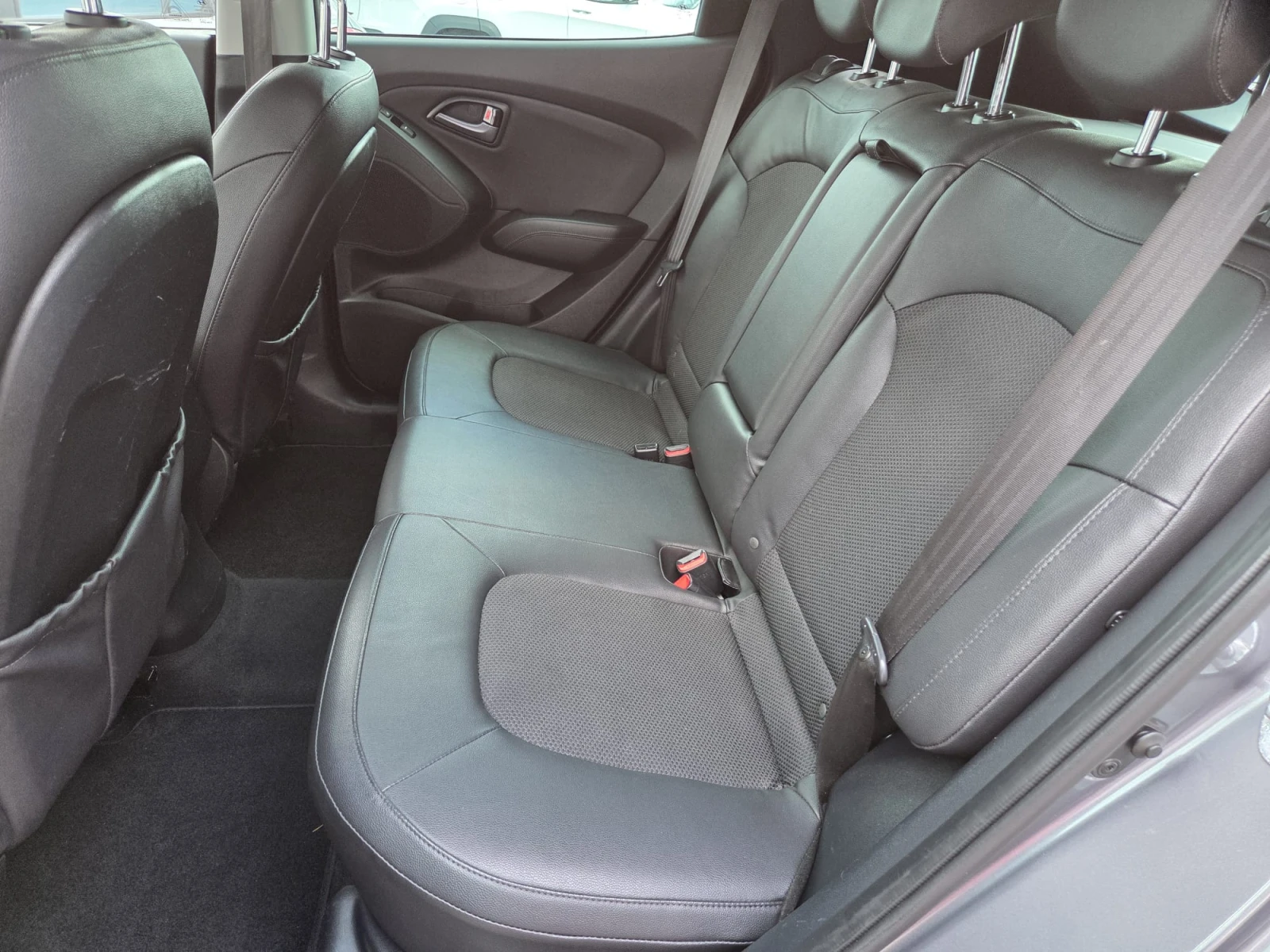 Hyundai IX35 1.7 CRDI, снимка 9 - Автомобили и джипове - 55323179