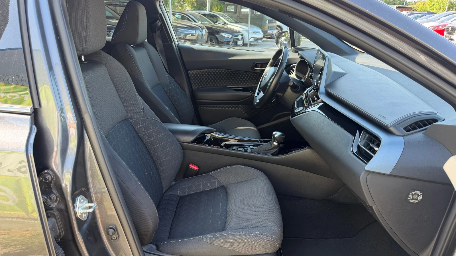 Toyota C-HR 2.0 Hybrid, Гаранция, снимка 12 - Автомобили и джипове - 55847446
