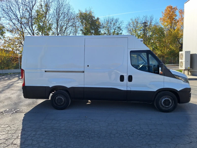 Iveco Daily 35S13 хладилен, ръчни ск.кут., климатик, снимка 4 - Бусове и автобуси - 47872415