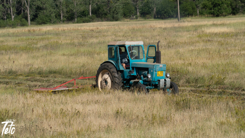 Трактор Т Т40 с Косачка и Сеносъбирач, снимка 4 - Селскостопанска техника - 44132147