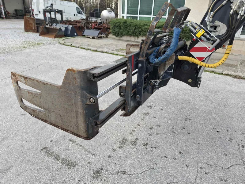 Телескопични товарачи Manitou 835H , КОФА+ ВИЛИЦИ+ ЩИПКА, снимка 10 - Индустриална техника - 53283423