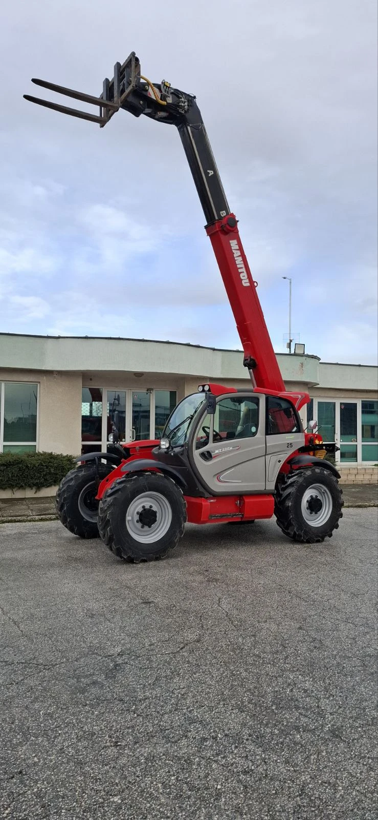 Телескопични товарачи Manitou 835H , КОФА+ ВИЛИЦИ+ ЩИПКА - изображение 2