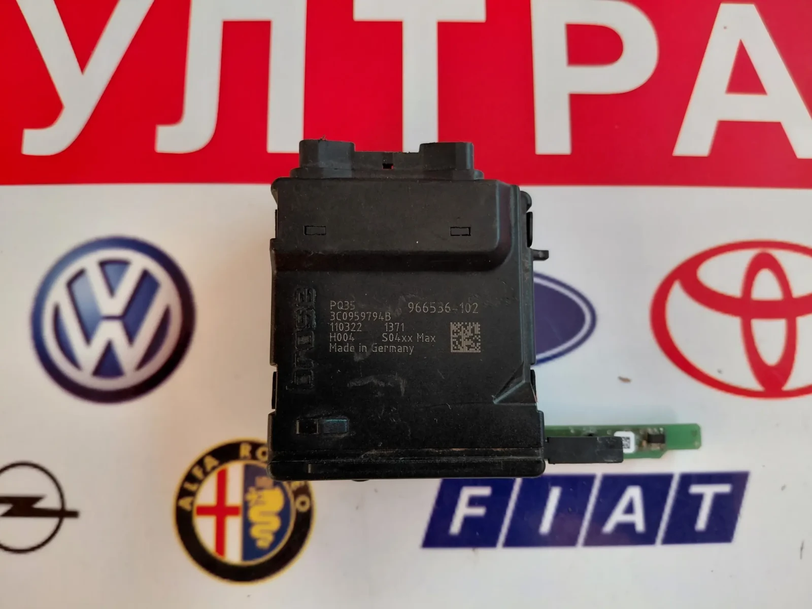 3C0959794B Модул за управление ел. стъкла VW Passat B7 966536-102