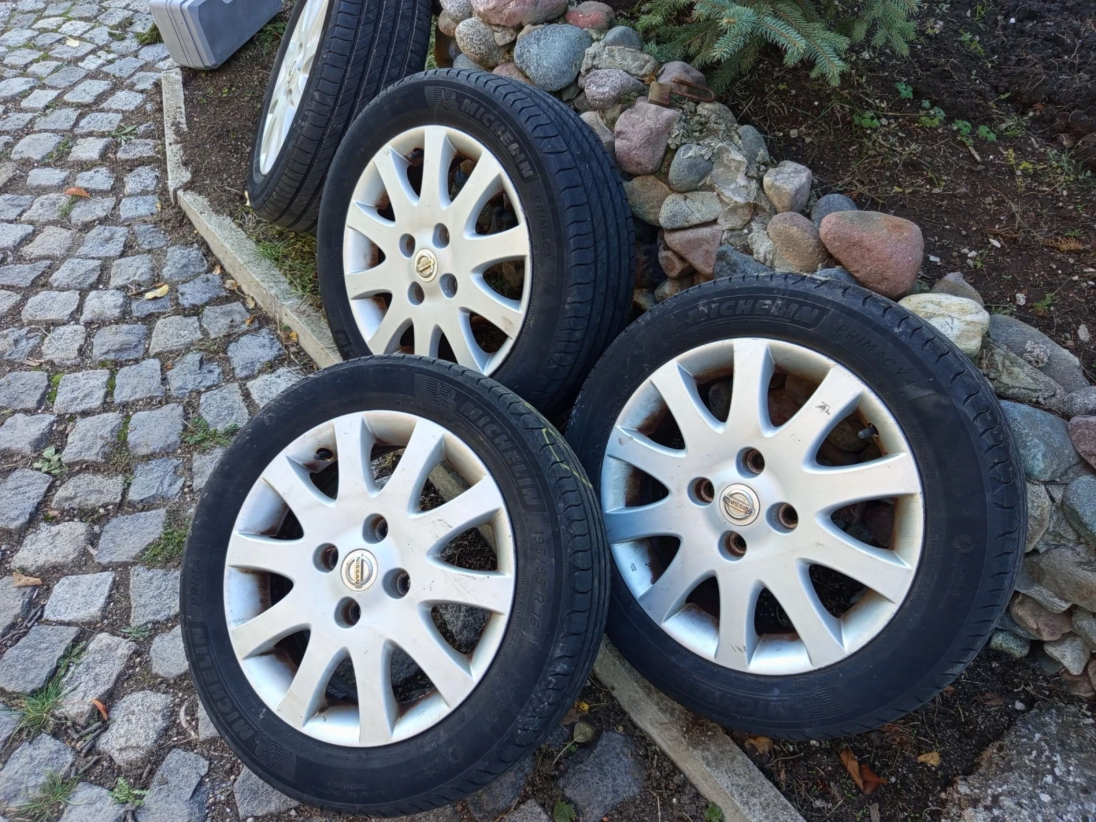 ���� � ������ 195/55R16 �� Nissan Almera | Mobile.bg � ����������� 2