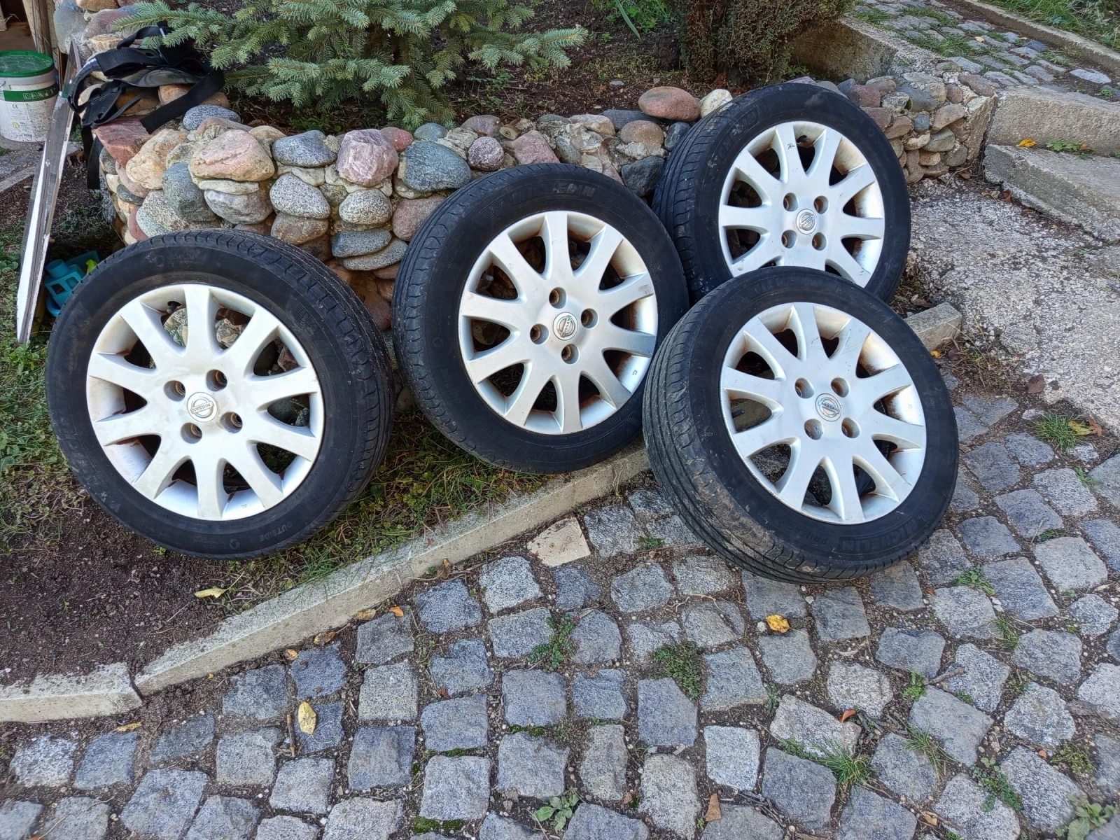 ���� � ������ 195/55R16 �� Nissan Almera | Mobile.bg � ����������� 1