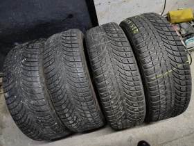 Гуми Зимни 235/65R18, снимка 1 - Гуми и джанти - 49414065