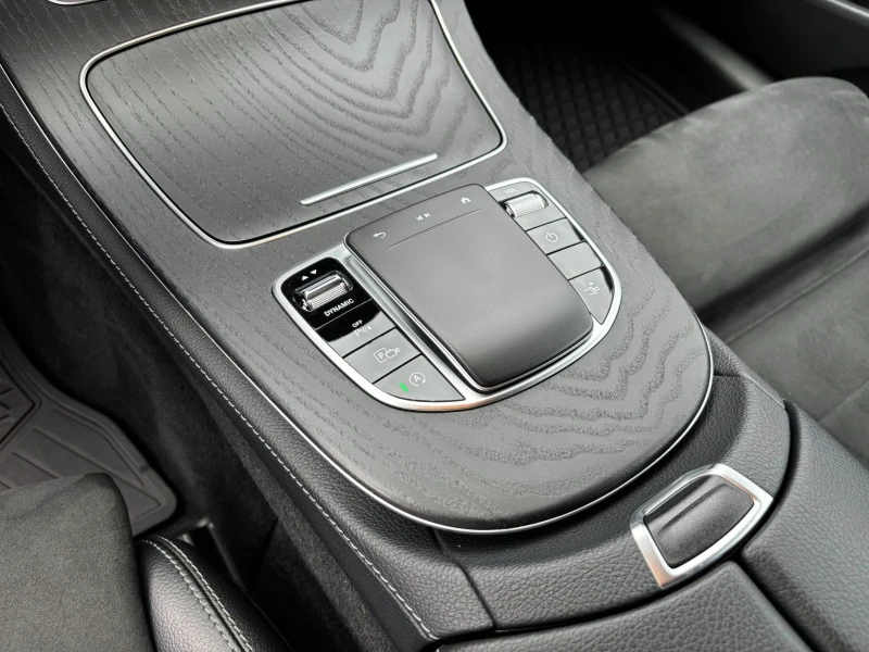 Mercedes-Benz E 220 COUPE 4 Matic, снимка 9 - Автомобили и джипове - 52479605