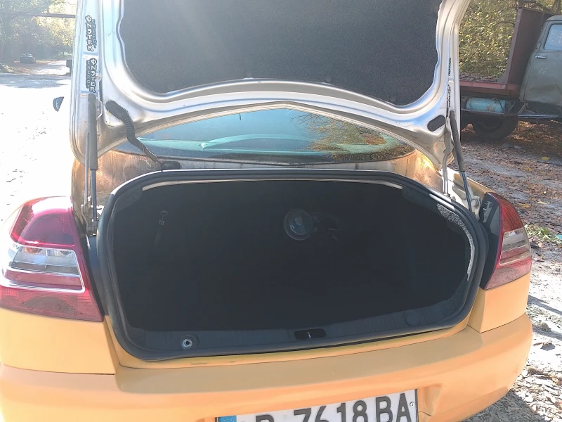 Renault Megane, снимка 10 - Автомобили и джипове - 52612235