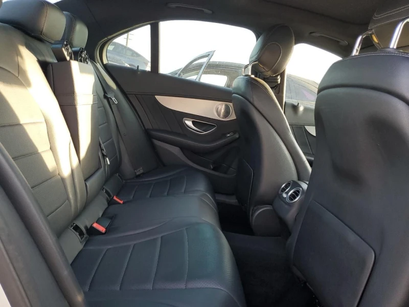 Mercedes-Benz C 300, снимка 10 - Автомобили и джипове - 52728176