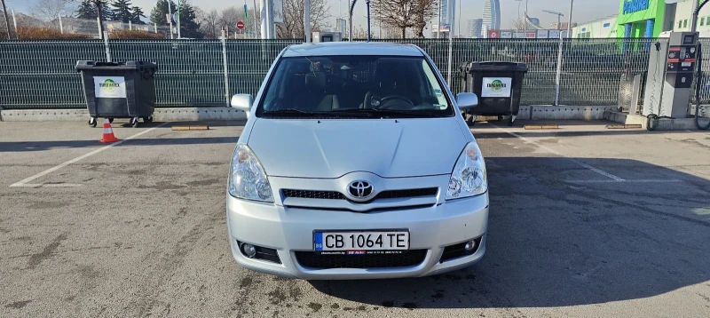 Toyota Corolla verso 7 места