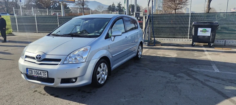 Toyota Corolla verso 7 места, снимка 2 - Автомобили и джипове - 52918451