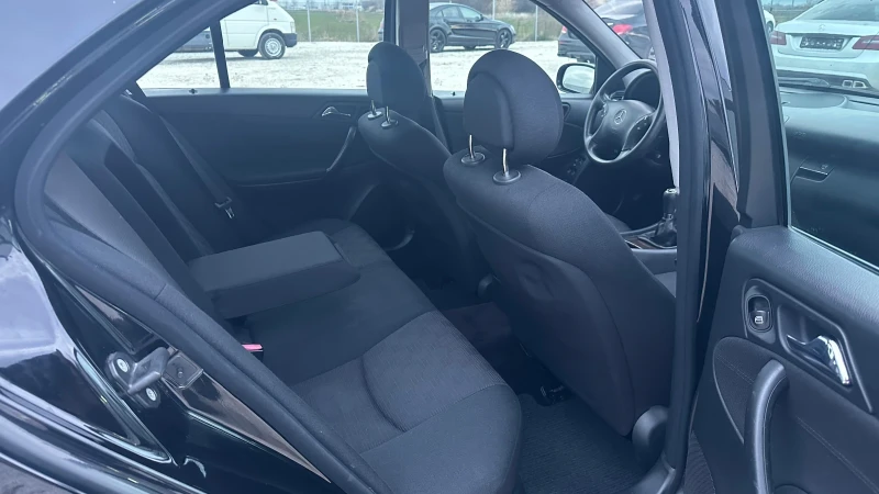 Mercedes-Benz C 200 AVANTGARDE | ОБСЛУЖЕН | РЕГИСТРИРАН, снимка 12 - Автомобили и джипове - 53010946