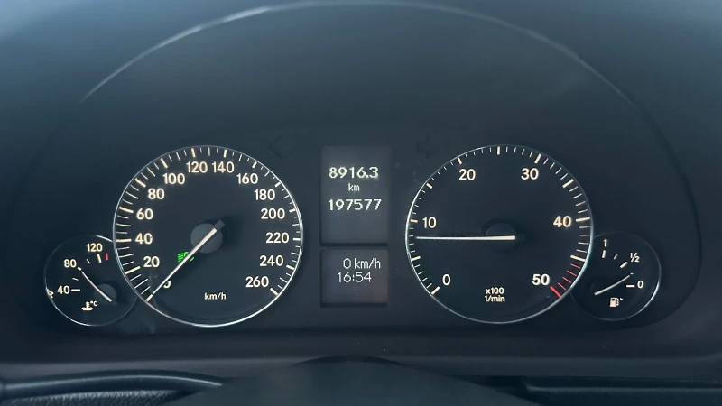 Mercedes-Benz C 200 AVANTGARDE | ОБСЛУЖЕН | РЕГИСТРИРАН, снимка 9 - Автомобили и джипове - 53010946