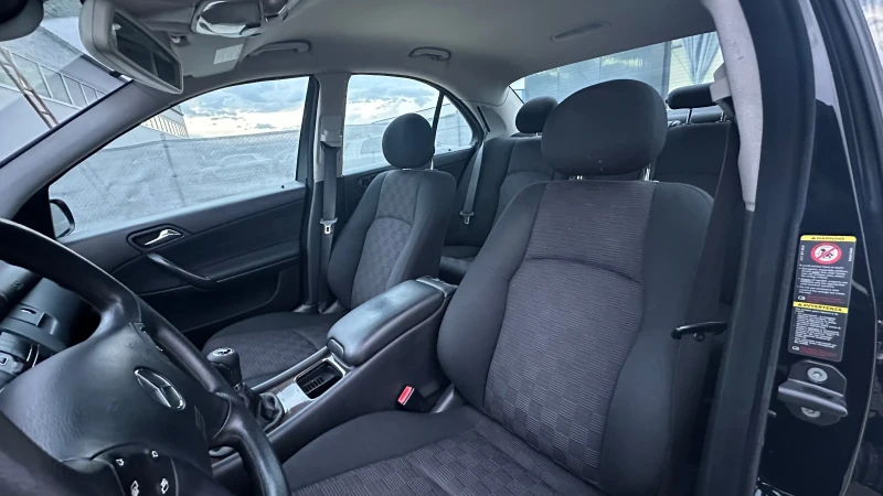 Mercedes-Benz C 200 AVANTGARDE | ОБСЛУЖЕН | РЕГИСТРИРАН, снимка 7 - Автомобили и джипове - 53010946