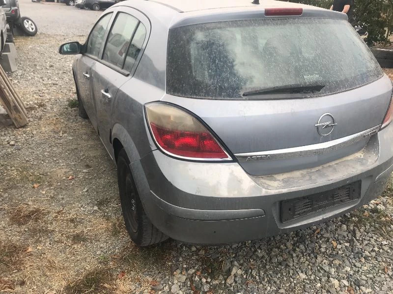 Opel Astra 1.7 cdti, снимка 4 - Автомобили и джипове - 38359921