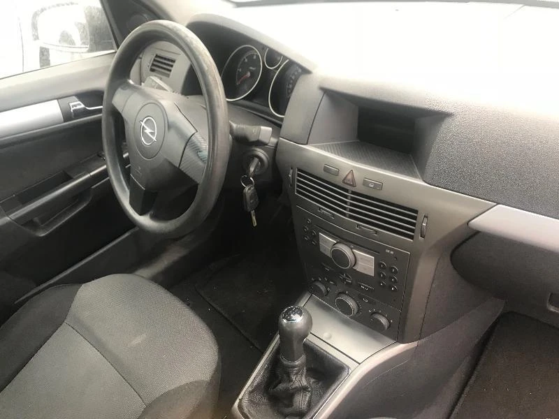 Opel Astra 1.7 cdti, снимка 5 - Автомобили и джипове - 38359921