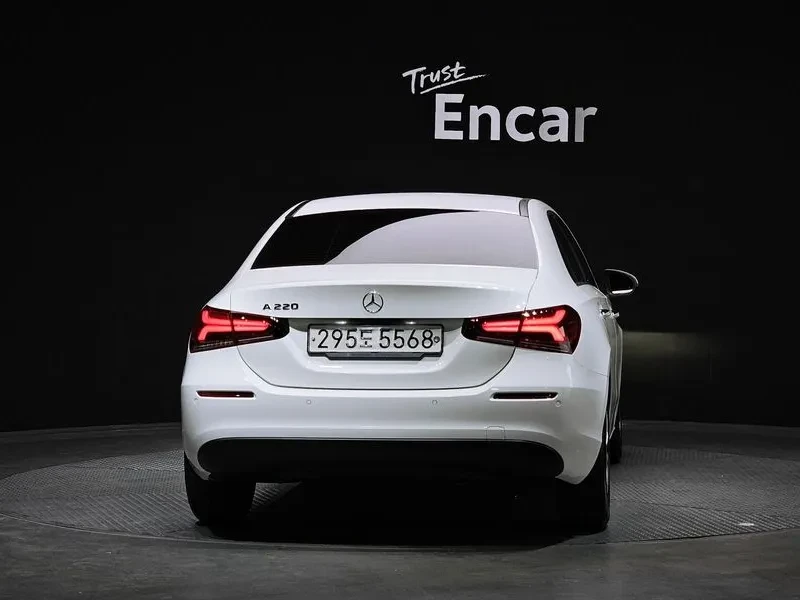 Mercedes-Benz A 200 Sedan, снимка 4 - Автомобили и джипове - 55951722