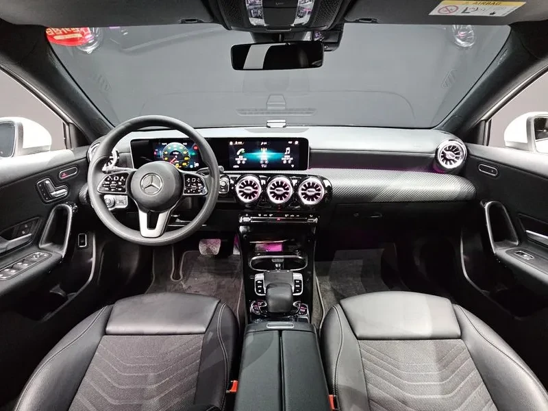 Mercedes-Benz A 200 Sedan, снимка 7 - Автомобили и джипове - 55951722