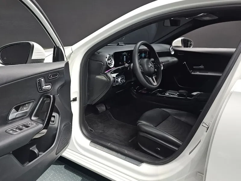 Mercedes-Benz A 200 Sedan, снимка 11 - Автомобили и джипове - 55951722
