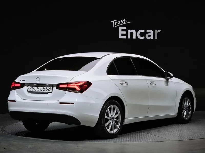 Mercedes-Benz A 200 Sedan, снимка 2 - Автомобили и джипове - 55951722