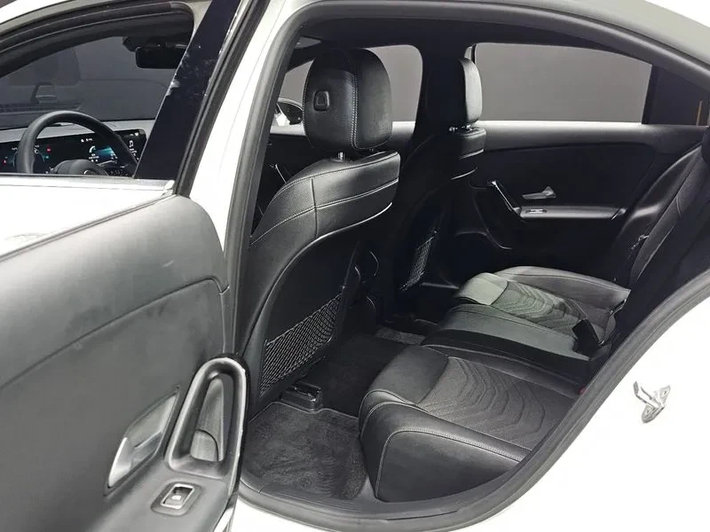 Mercedes-Benz A 200 Sedan, снимка 12 - Автомобили и джипове - 55951722