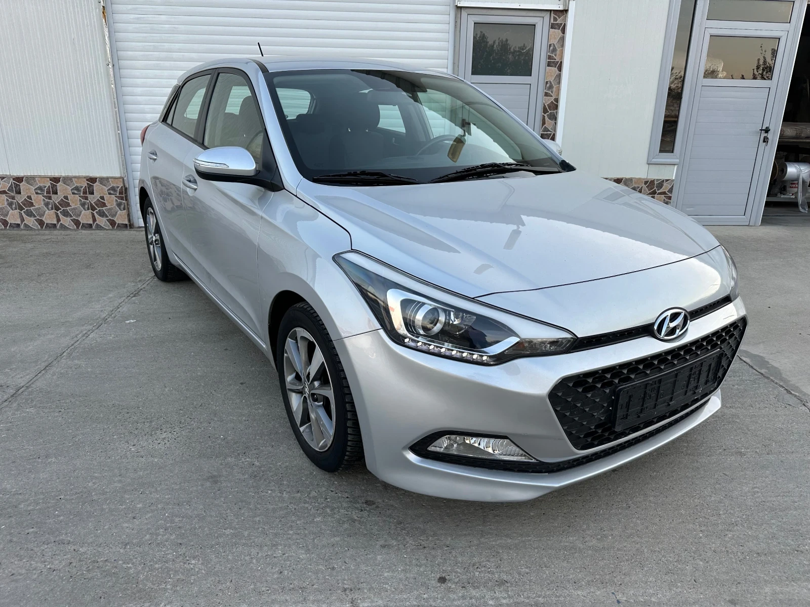 Hyundai I20 1.2i Intro Edition EURO 6 - изображение 3