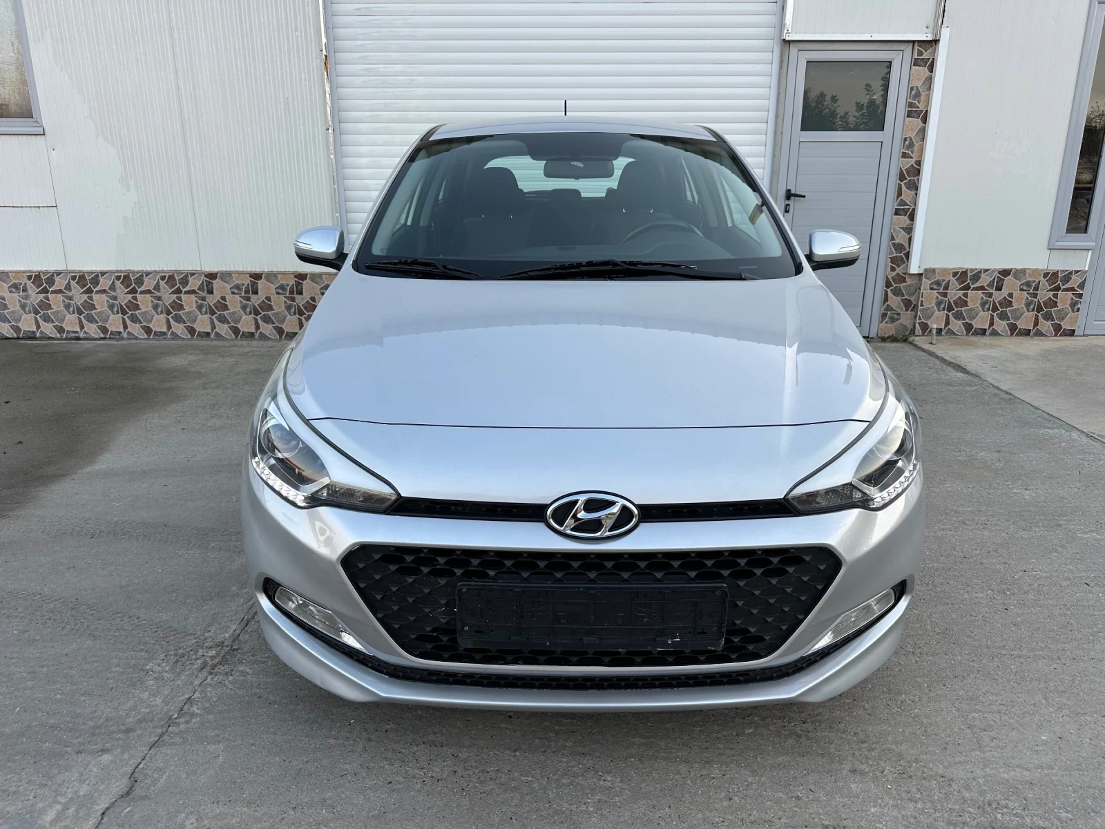 Hyundai I20 1.2i Intro Edition EURO 6 - изображение 2