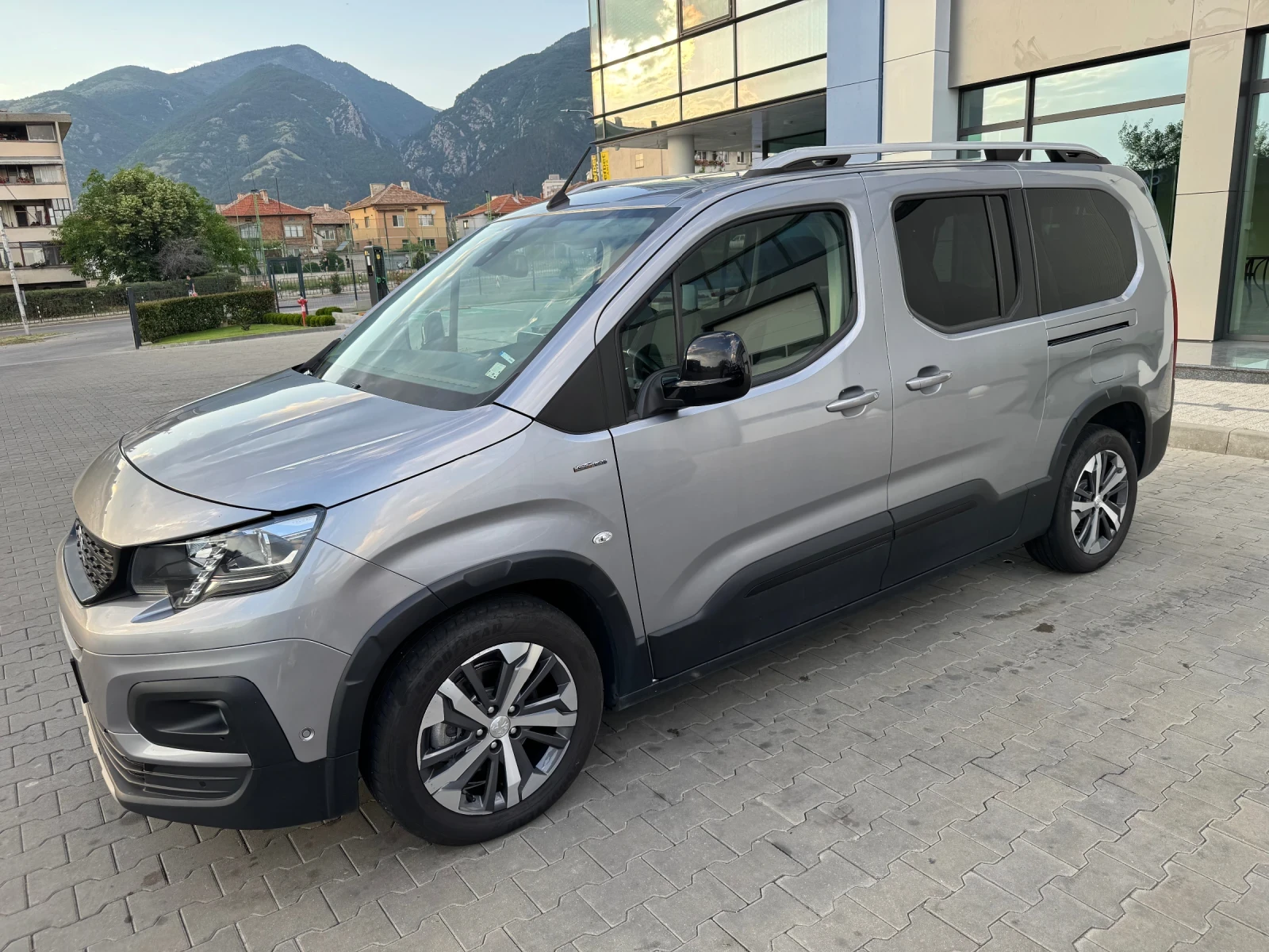 Peugeot Rifter 1.5 BlueHDi GT line EAT8 Long - изображение 8