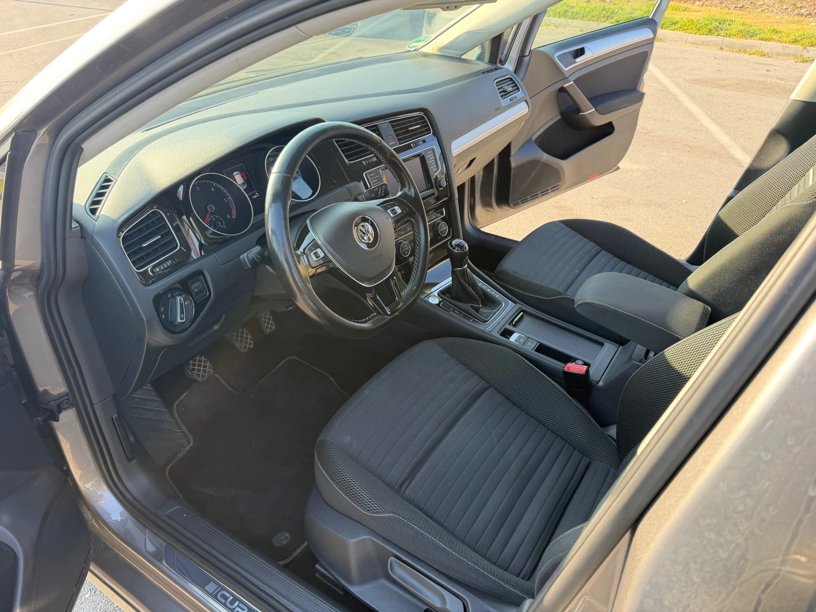 VW Golf, снимка 7 - Автомобили и джипове - 53866715