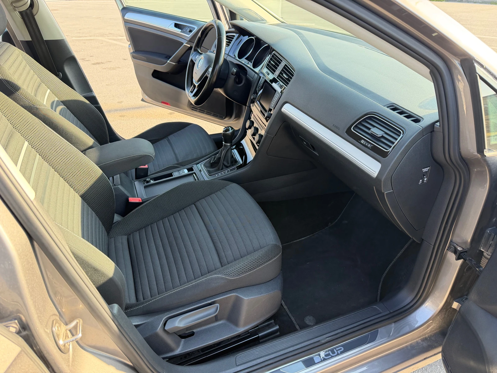 VW Golf, снимка 11 - Автомобили и джипове - 53866715