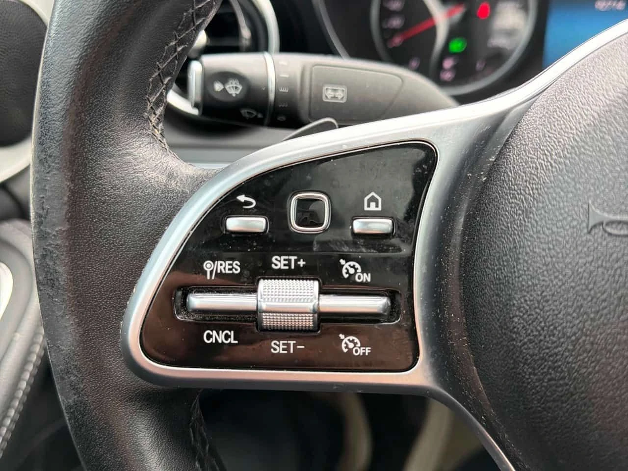 Mercedes-Benz C 300 * DISTRONIC* PANORAMA* ПОДГРЕВИ* , снимка 17 - Автомобили и джипове - 53904820