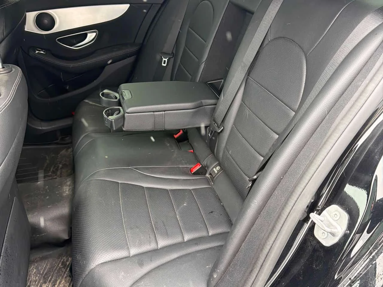 Mercedes-Benz C 300 * DISTRONIC* PANORAMA* ПОДГРЕВИ* , снимка 11 - Автомобили и джипове - 53904820