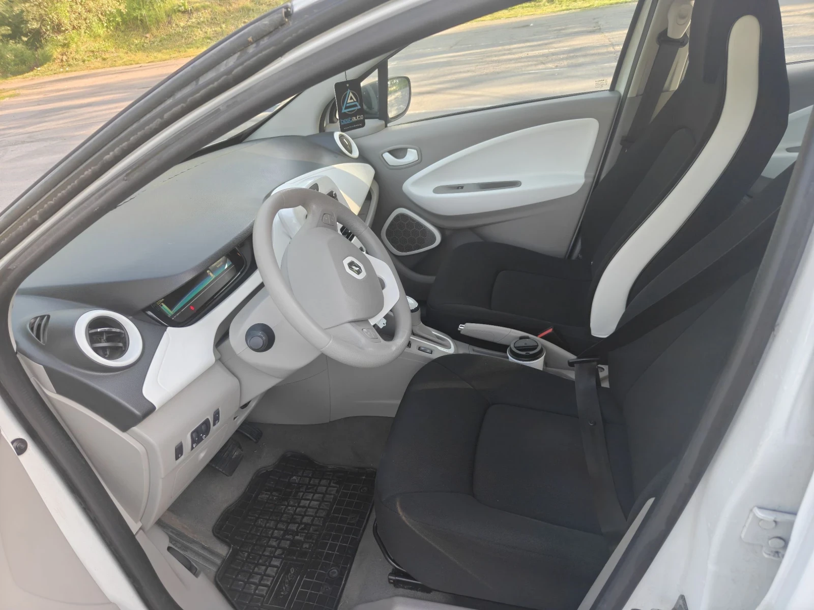 Renault Zoe Life, снимка 9 - Автомобили и джипове - 54707247