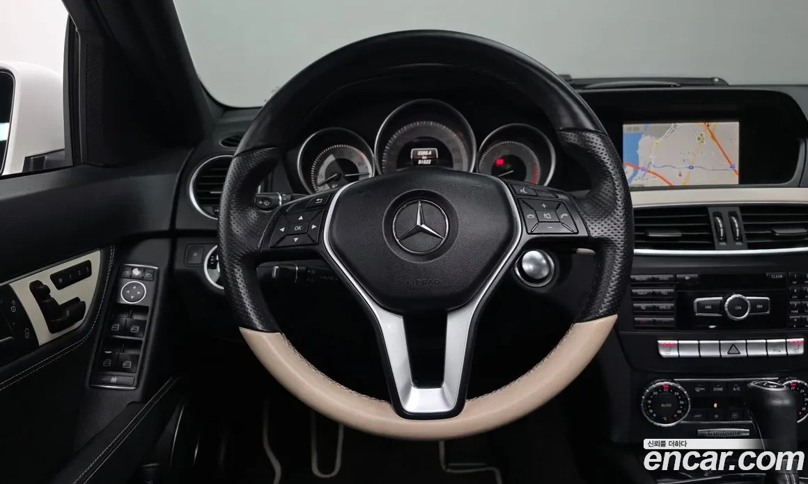 Mercedes-Benz C 200 AMG* ПАНОРАМА* ПАМЕТ* KEYLESS* ILS* Подгрев* , снимка 4 - Автомобили и джипове - 54809266