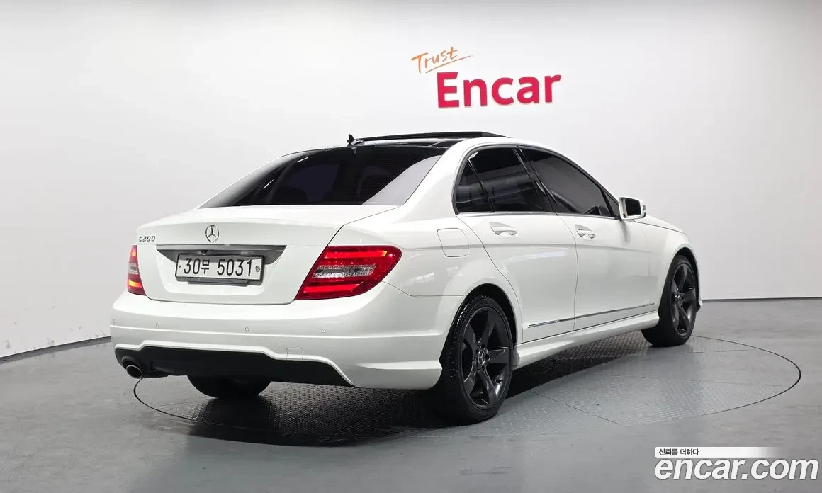 Mercedes-Benz C 200 AMG* ПАНОРАМА* ПАМЕТ* KEYLESS* ILS* Подгрев* , снимка 14 - Автомобили и джипове - 54809266