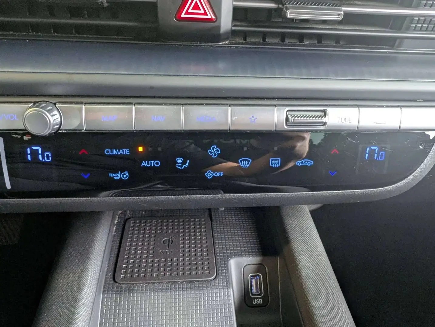 Hyundai Ioniq 6 Keyless* НАВИ* Blind spot* , снимка 16 - Автомобили и джипове - 55955547