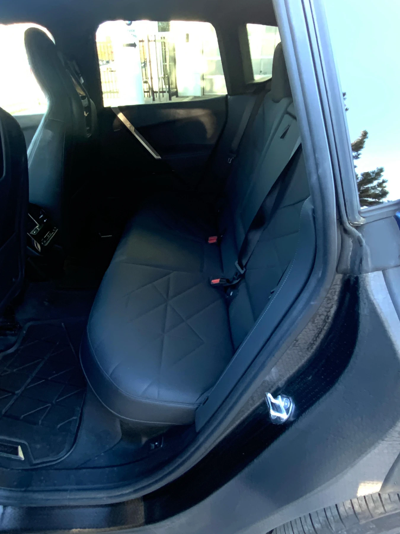 BMW iX Xdrive50* M-pack* 360* SKY LOUNGE* Soft close* H&K | Mobile.bg � ����������� 12