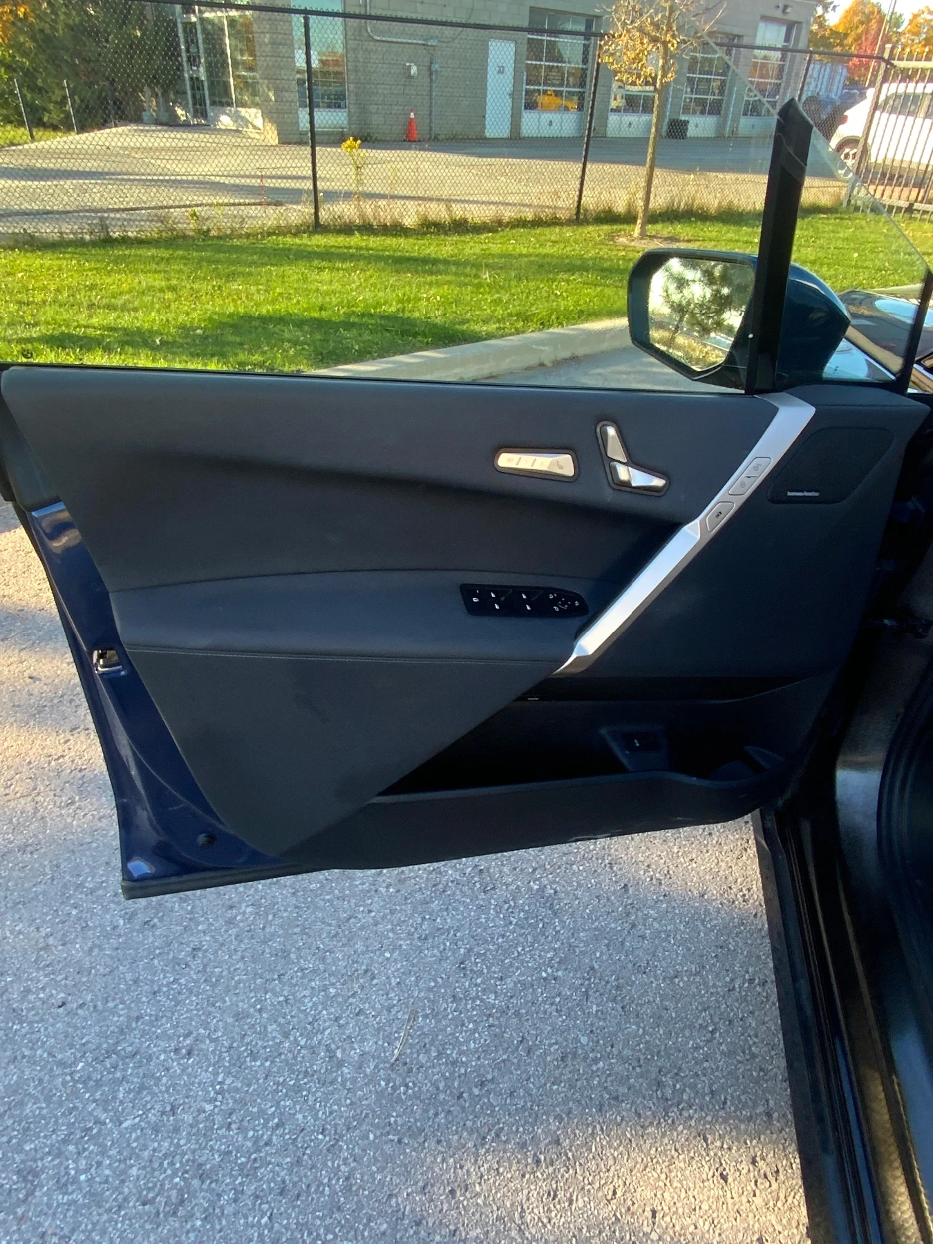 BMW iX Xdrive50* M-pack* 360* SKY LOUNGE* Soft close* H&K | Mobile.bg � ����������� 13