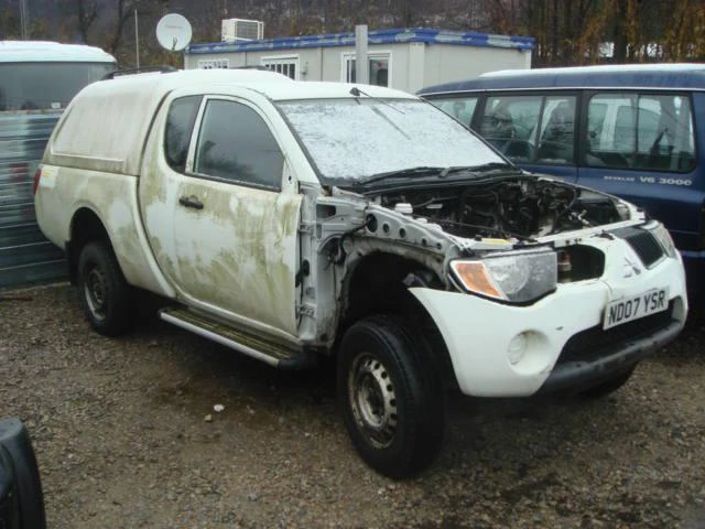 Mitsubishi L200 2.5DID, снимка 2 - Автомобили и джипове - 46834146