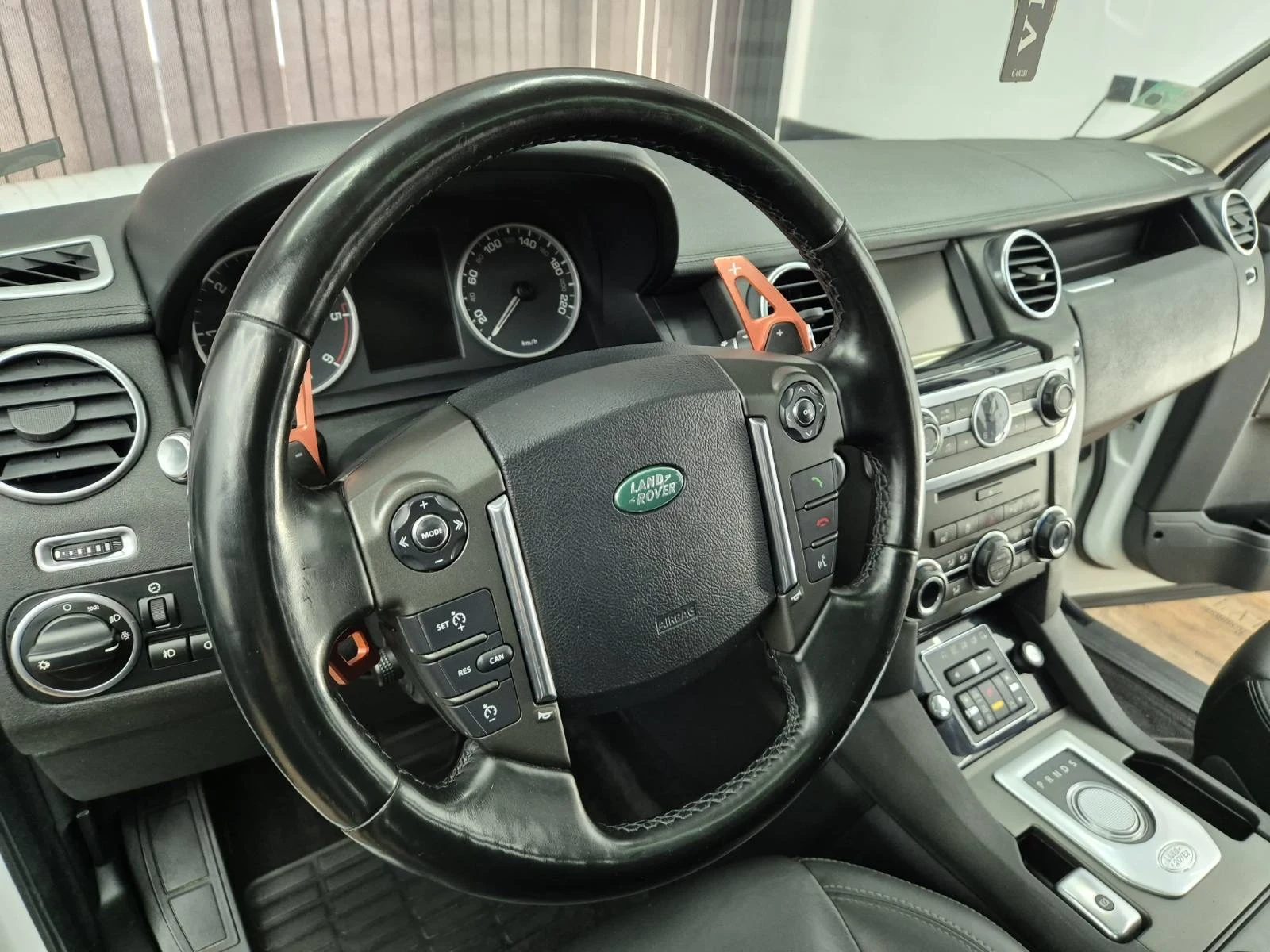 Land Rover Discovery 4 SDV6 HSE скорости 8ZF - изображение 10